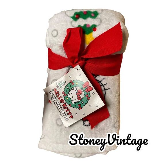 Hello kitty Christmas Shower Curtain, dispenser and hand towel set - Picture 6 of 10